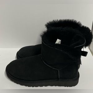 Ugg Mini Bailey Bow ll Boot Black Size Women’s 9 In Very Good Condition!!!